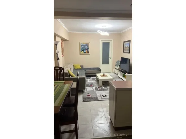 Tirane, jepet me qera apartament 2+1 Kati 3, 65 m² 650 € 