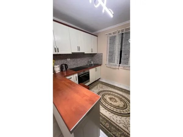 Tirane, jepet me qera apartament 2+1 Kati 3, 65 m² 650 € 