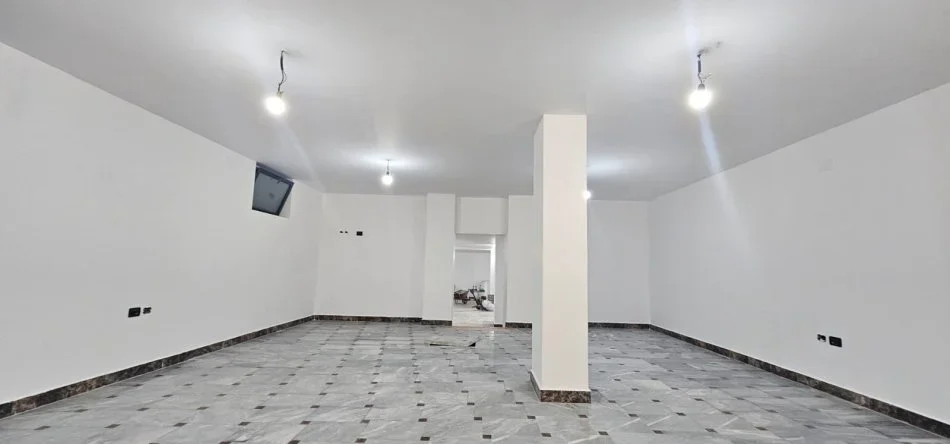 Tirane, jepet me qera ambjent biznesi Kati 0, 200 m² 3.700 € (bulevardi bajram curri)