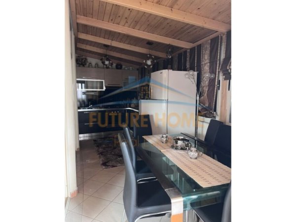 Tirane, jepet me qera apartament 2+1+Ballkon Kati 4, 90 m² 700 € (Rruga e Barrikadave)