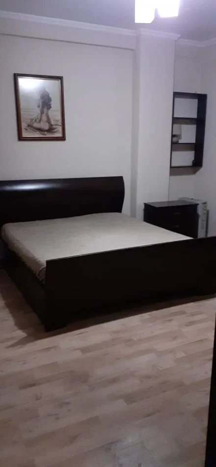 Tirane, jap me qera apartament 2+1+Ballkon Kati 3, 80 m² 610 € (afer kristal center)