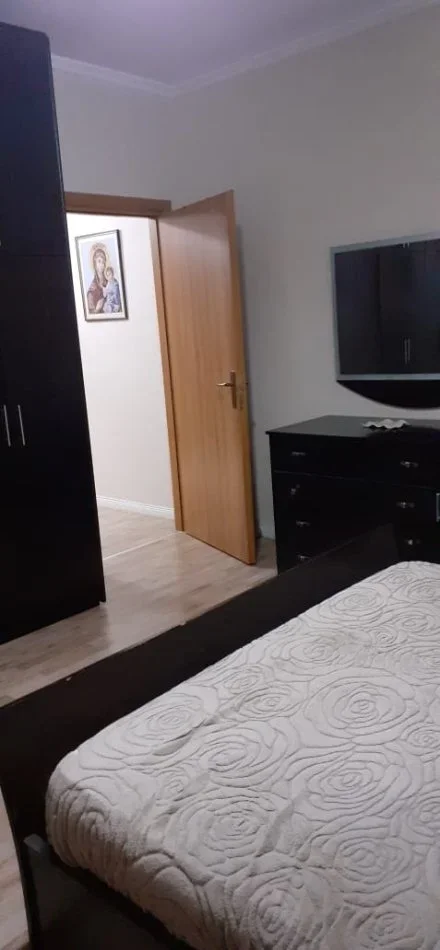 Tirane, jap me qera apartament 2+1+Ballkon Kati 3, 80 m² 610 € (afer kristal center)