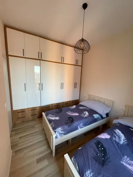 Tirane, jepet me qera apartament 2+1+2 poste parkimi Kati 3, 107 m² 750 € (Orion Tower Bridge, Komisariati nr.4)