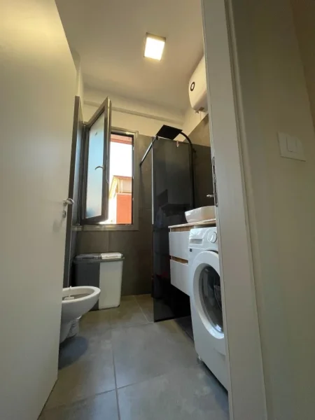 Tirane, jepet me qera apartament 2+1+2 poste parkimi Kati 3, 107 m² 750 € (Orion Tower Bridge, Komisariati nr.4)
