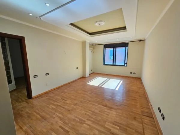 Tirane, shitet apartament 3+1+Ballkon Kati 3, 140 m² 350.000 € (Bllok)