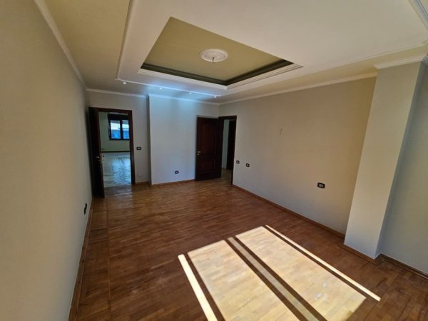 Tirane, shitet apartament 3+1+Ballkon Kati 3, 140 m² 350.000 € (Bllok)