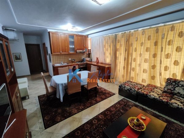 Tirane, jap me qera apartament 2+1+Ballkon Kati 3, 90 m² 750 € (Kompleksi Delijorgji)