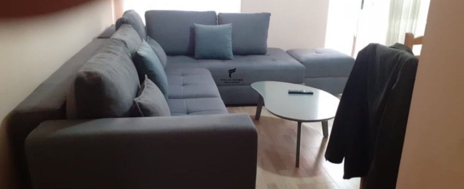 Tirane, jepet me qera apartament 2+1 , 90 m² 600 € (KOMUNA E PARISIT)