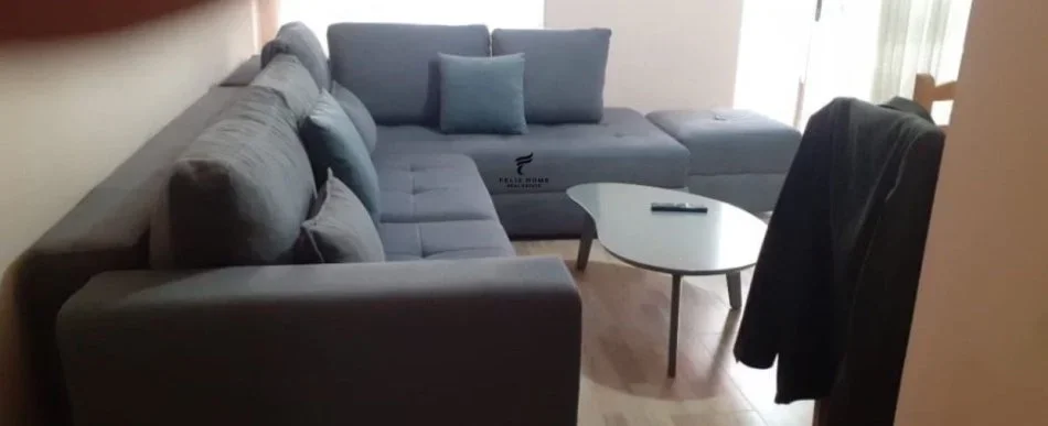 Tirane, jepet me qera apartament 2+1 , 90 m² 600 € (KOMUNA E PARISIT)
