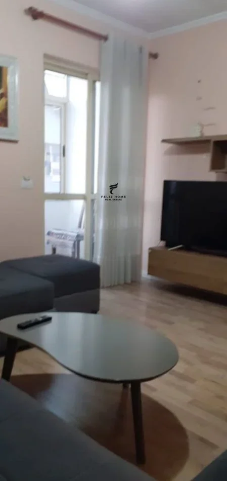 Tirane, jepet me qera apartament 2+1 , 90 m² 600 € (KOMUNA E PARISIT)