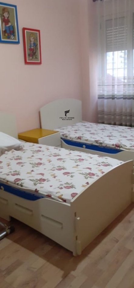 Tirane, jepet me qera apartament 2+1 , 90 m² 600 € (KOMUNA E PARISIT)