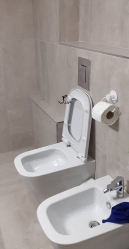 Tirane, jepet me qera apartament 2+1 , 90 m² 600 € (KOMUNA E PARISIT)