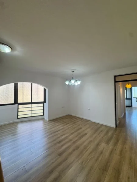 Tirane, shitet apartament 2+1 Kati 5, 165.000 € 