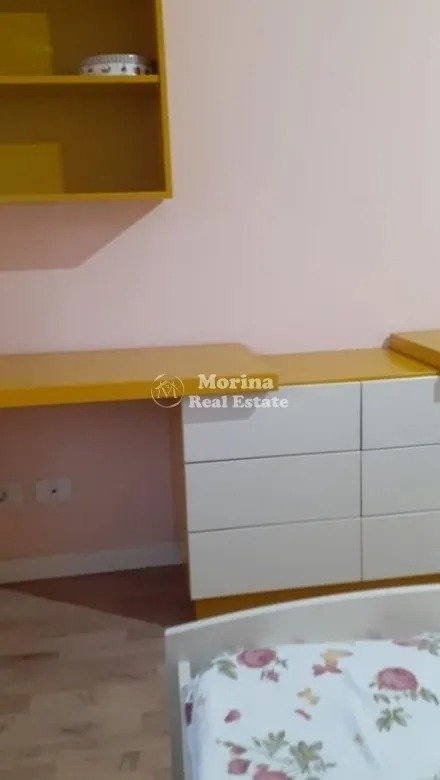 Tirane, jepet me qera apartament 2+1 Kati 3, 110 m² 600 € (Komuna Parisit)