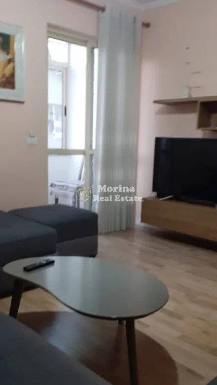 Tirane, jepet me qera apartament 2+1 Kati 3, 110 m² 600 € (Komuna Parisit)