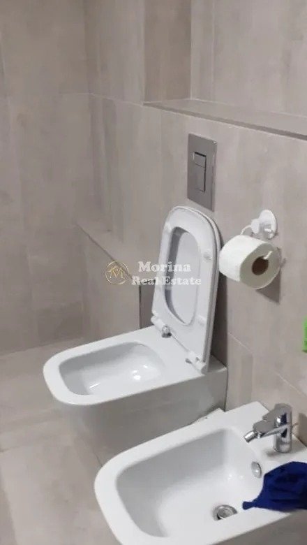 Tirane, jepet me qera apartament 2+1 Kati 3, 110 m² 600 € (Komuna Parisit)