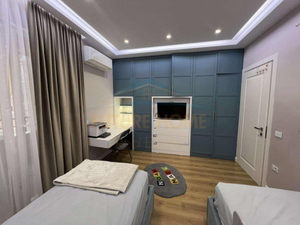 Tirane, shitet apartament 2+1+Ballkon Kati 6, 153 m² 245.000 € (Unaza e Re)