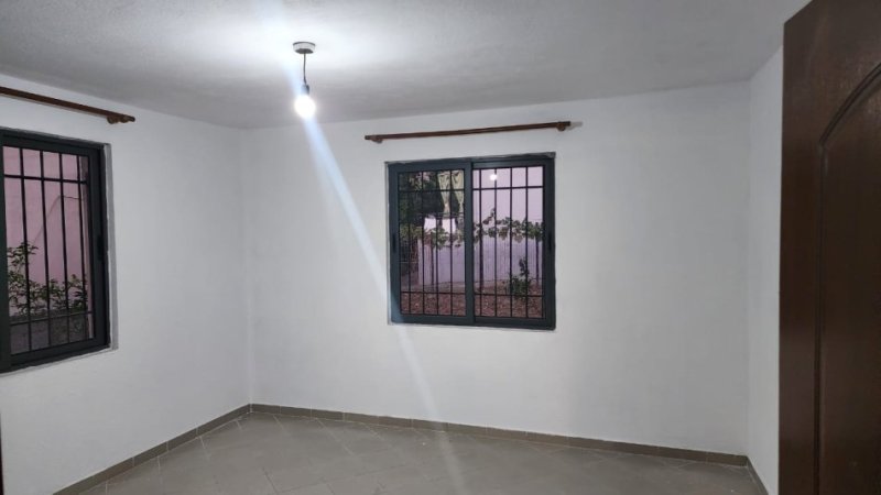 Tirane, jepet me qera shtepi 2+1+Ballkon Kati 1, 115 m² 520 € (Fakulteti Ekonomik)