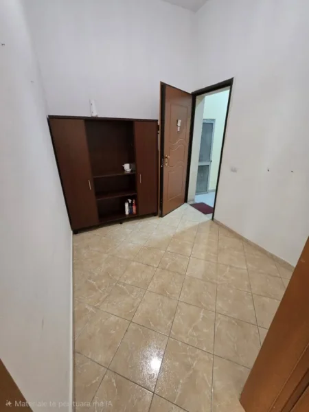 Tirane, jepet me qera ambjent biznesi Kati 1, 70 m² 500 € (Qender)