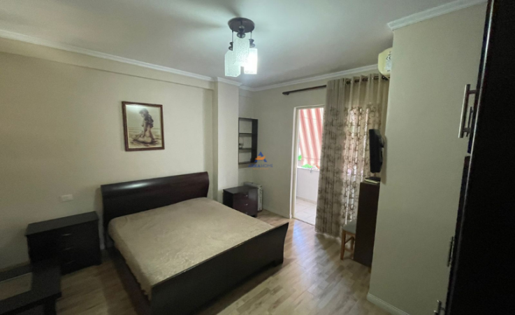 Tirane, jepet me qera apartament 2+1+Ballkon Kati 3, 80 m² 600 € (KRISTAL CENTER, KOMUNA E PARISIT)