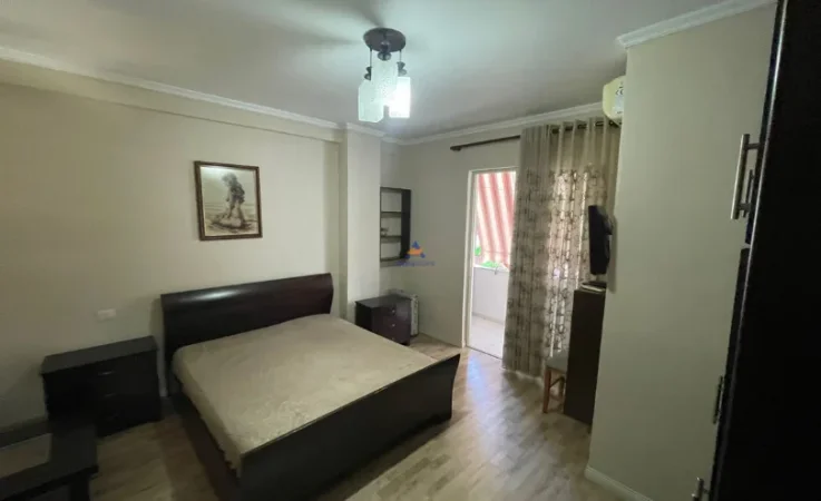 Tirane, jepet me qera apartament 2+1+Ballkon Kati 3, 80 m² 600 € (KRISTAL CENTER, KOMUNA E PARISIT)