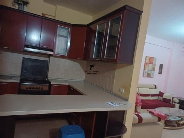 Tirane, jepet me qera 1+1 , 50 m² 400 € (ASTIR)