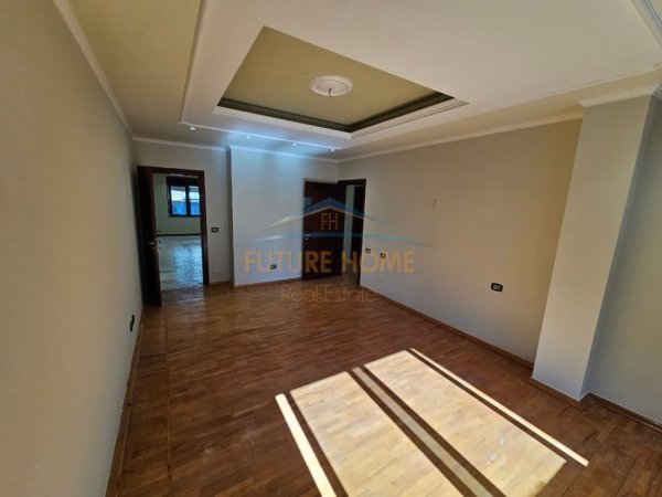 Tirane, shitet apartament 2+1+Ballkon , 139 m² 350.000 € (Blllok)