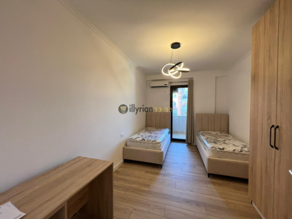 Tirane, jepet me qera apartament 2+1+Ballkon Kati 2, 90 m² 800 € (Kodra e Diellit)