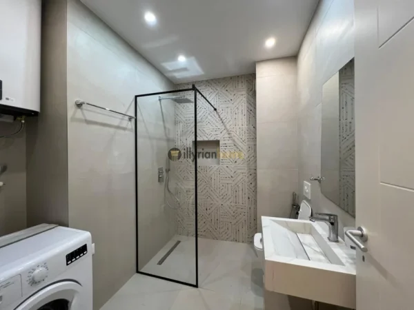 Tirane, jepet me qera apartament 2+1+Ballkon Kati 2, 90 m² 800 € (Kodra e Diellit)