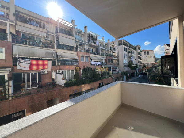 Tirane, jepet me qera apartament 2+1+Ballkon Kati 2, 90 m² 800 € (Kodra e Diellit)