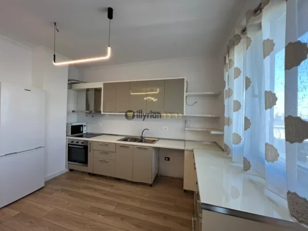 Tirane, jepet me qera apartament 2+1+Ballkon Kati 3, 90 m² 800 € (Kodra e Diellit)