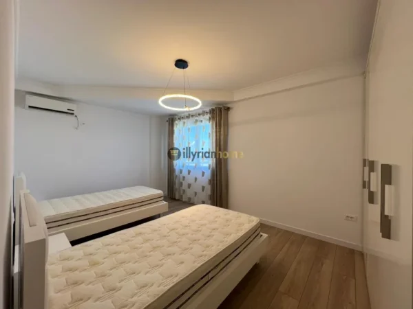 Tirane, jepet me qera apartament 2+1+Ballkon Kati 3, 90 m² 800 € (Kodra e Diellit)