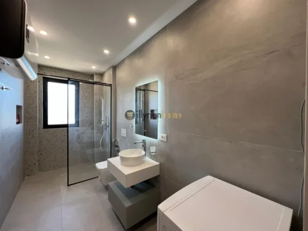 Tirane, jepet me qera apartament 2+1+Ballkon Kati 3, 90 m² 800 € (Kodra e Diellit)