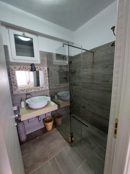 Tirane, jepet me qera apartament 2+1 Kati 1, 100 m² 800 € (Kodra e Diellit)