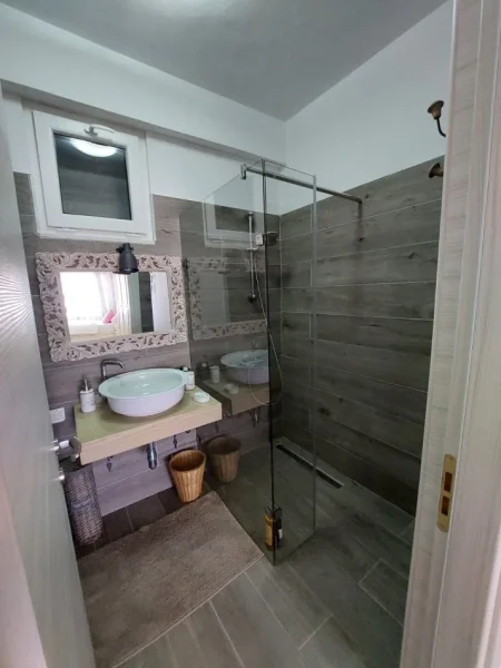 Tirane, jepet me qera apartament 2+1 Kati 1, 100 m² 800 € (Kodra e Diellit)