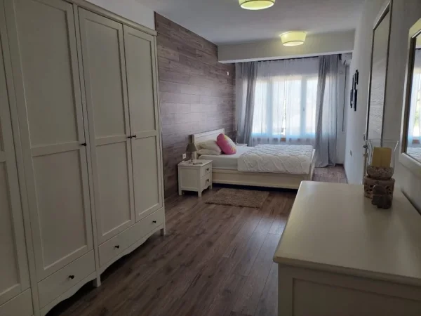 Tirane, jepet me qera apartament 2+1 Kati 1, 100 m² 800 € (Kodra e Diellit)
