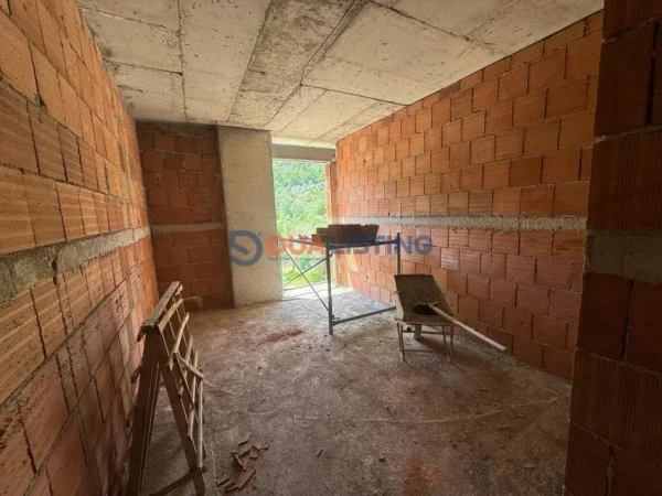 Tirane, shitet apartament 1+1 Kati 3, 