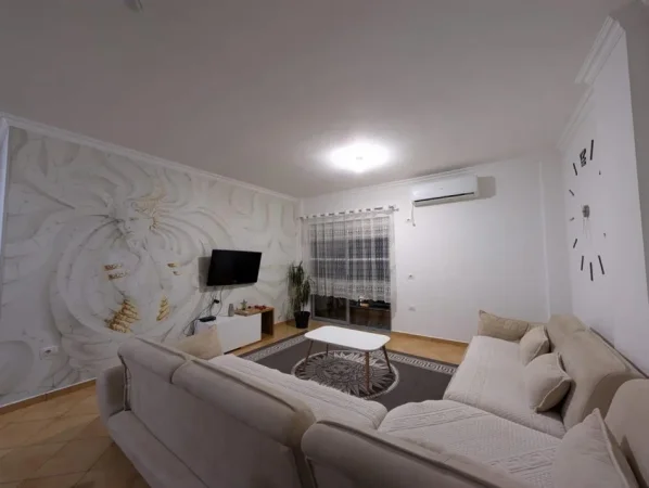 Tirane, jepet me qera apartament 2+1 Kati 1, 86 m² 450 € (FRESKU)