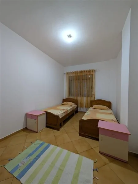 Tirane, jepet me qera apartament 2+1 Kati 1, 86 m² 450 € (FRESKU)