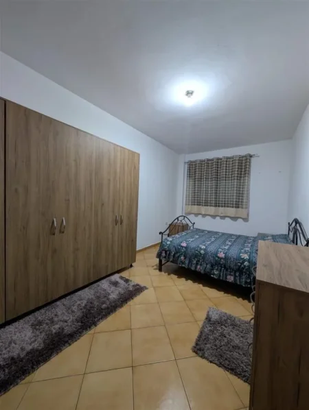 Tirane, jepet me qera apartament 2+1 Kati 1, 86 m² 450 € (FRESKU)