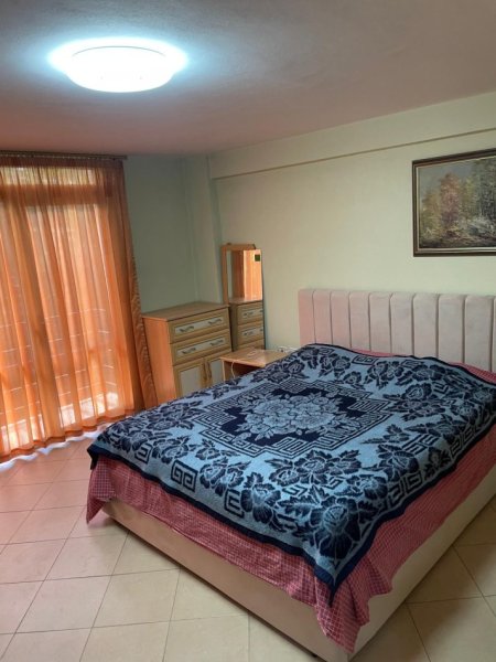 Tirane, jap me qera apartament 2+1+Ballkon Kati 2, 120 m² 600 € (shkolla e kuqe)