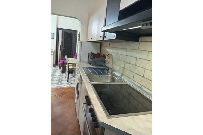 Tirane, jepet me qera apartament 1+1 , 55 m² 450 € (5 Maji)