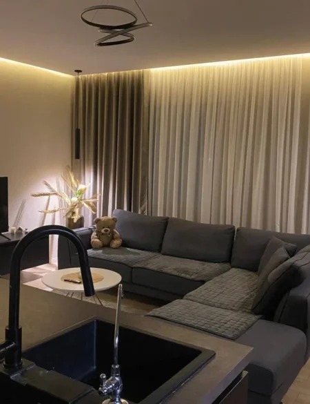 Tirane, jepet me qera apartament 2+1 Kati 5, 90 m² 700 € (SELITE)