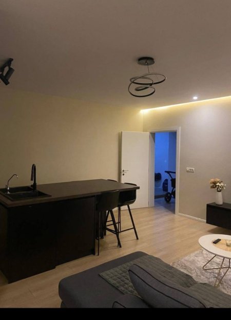 Tirane, jepet me qera apartament 2+1 Kati 5, 90 m² 700 € (SELITE)