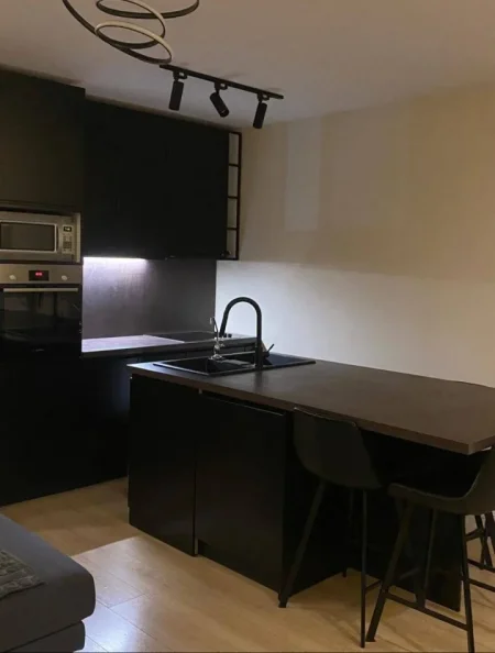 Tirane, jepet me qera apartament 2+1 Kati 5, 90 m² 700 € (SELITE)