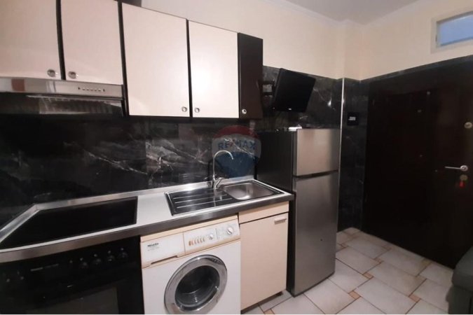 Tirane, jepet me qera apartament 1+1 , 55 m² 450 € (5 Maji)