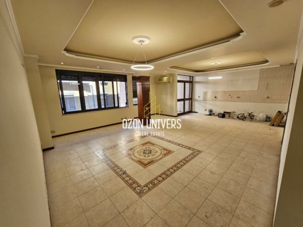 Tirane, shitet apartament 2+1+Ballkon Kati 3, 140 m² 350.000 € (Cafe Roma, Bllok)