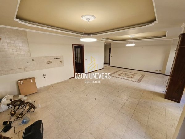 Tirane, shitet apartament 2+1+Ballkon Kati 3, 140 m² 350.000 € (Cafe Roma, Bllok)