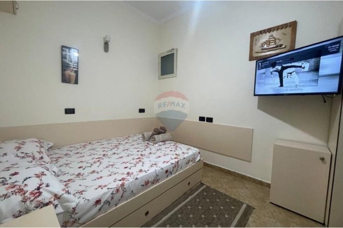 Tirane, jepet me qera apartament 1+1 , 55 m² 450 € (5 Maji)
