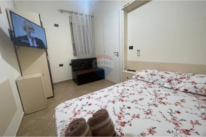 Tirane, jepet me qera apartament 1+1 , 55 m² 450 € (5 Maji)